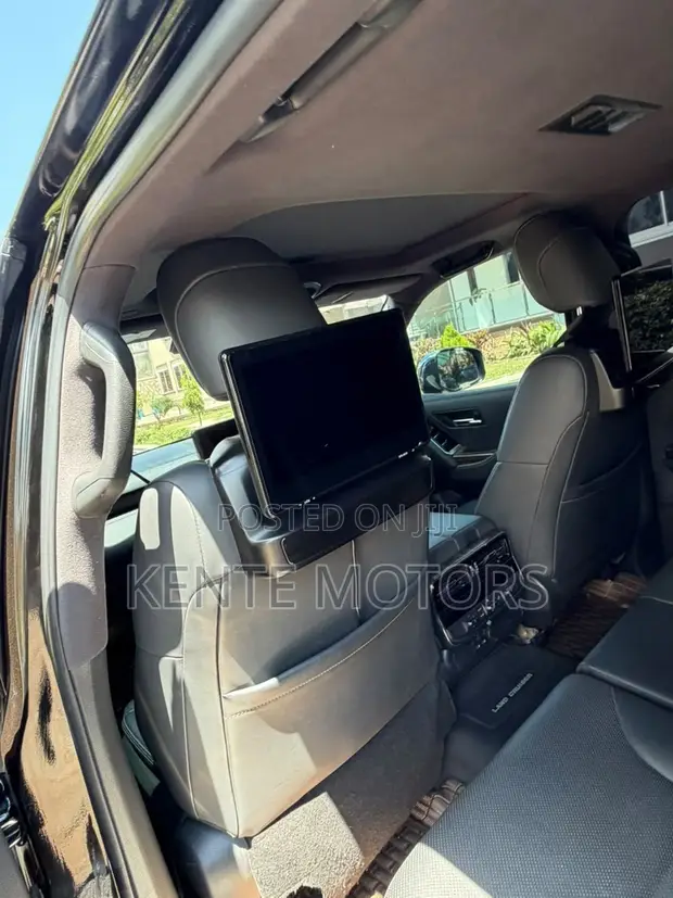 Toyota Land Cruiser LC300 2023 - 1