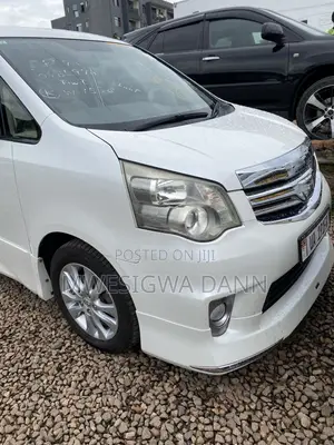 Toyota Noah Si 2011 White