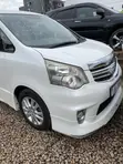 Toyota Noah Si 2011 White - 1