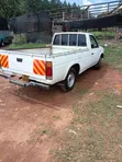 Nissan Pick-Up 1995 White - 2