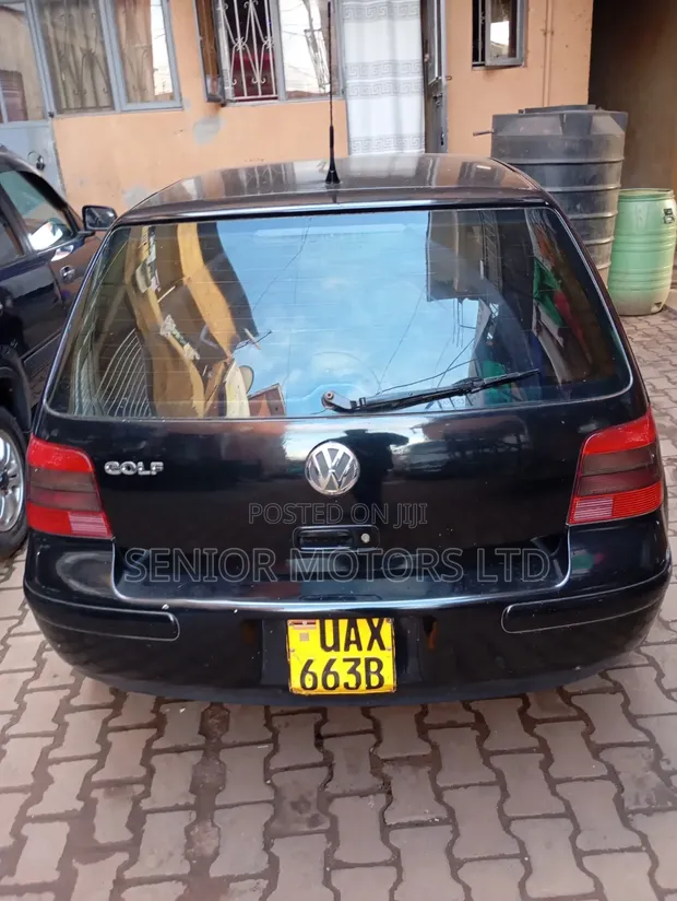 Volkswagen Golf 2004 Black - 1