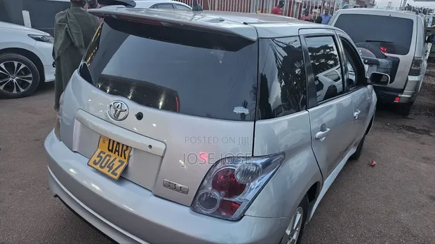 Toyota IST 2005 Silver - 1