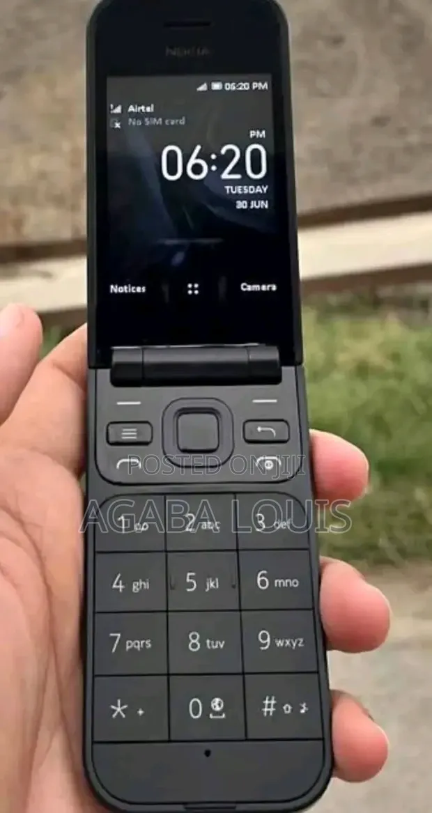 New Nokia 2720 Flip 4G Black - 1