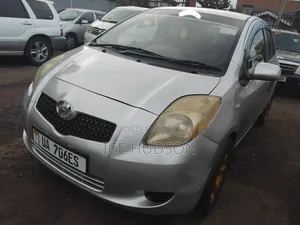 Toyota Vitz 2007 Silver