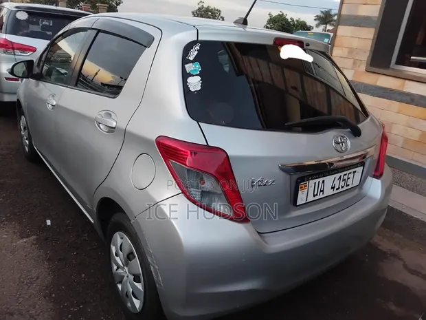 Toyota Vitz 2015 Silver - 1