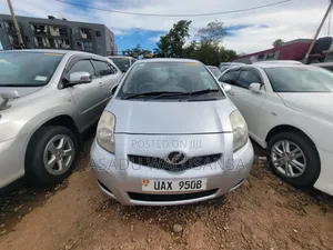 Toyota Vitz 2003 Silver