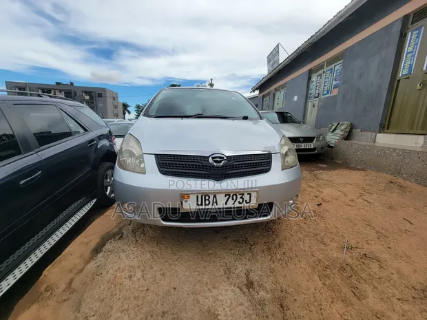 Toyota Corolla Spacio 2005 Silver - 1