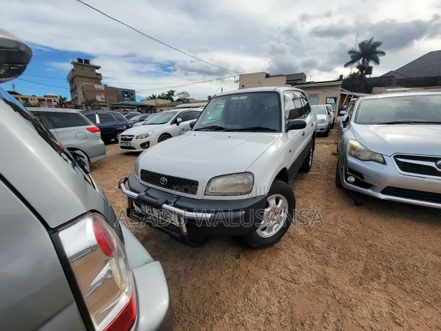 Toyota RAV4 1999 Silver - 1