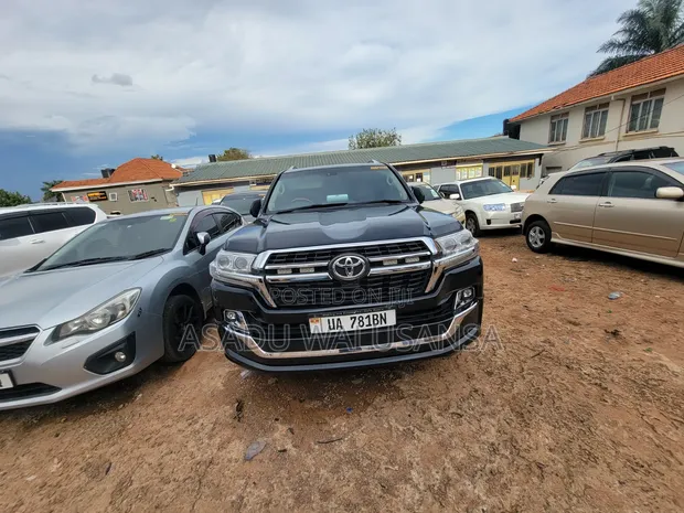 Toyota Land Cruiser V8 2015 Black - 1