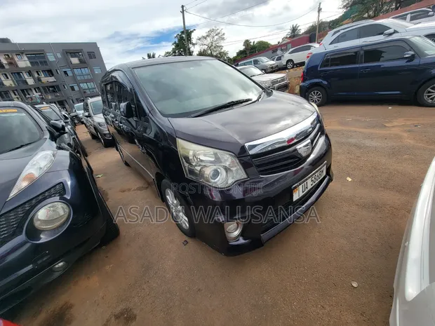 Toyota Noah 2012 Black - 1