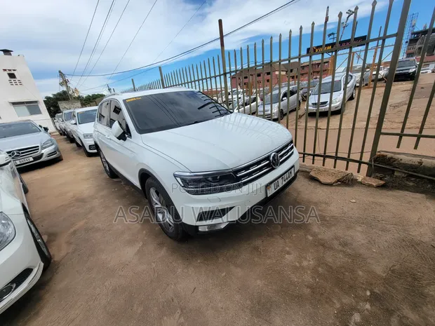 Volkswagen Tiguan 2017 White - 1