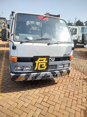 Isuzu Elf NRR 2-Ton Truck (1988)