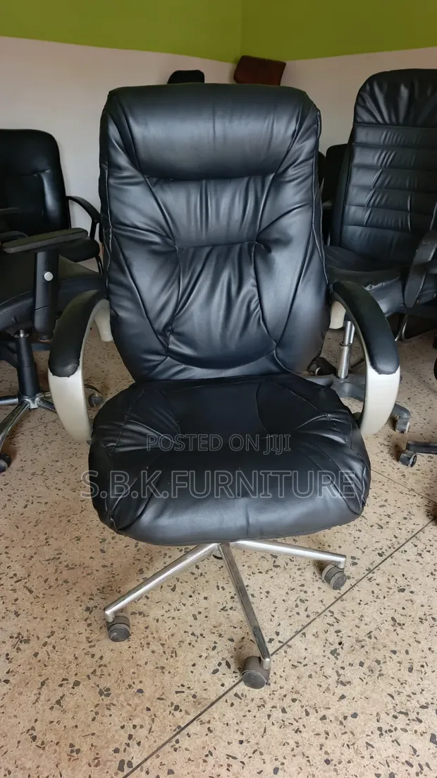 Executive Office Chair - Black Leather - 1