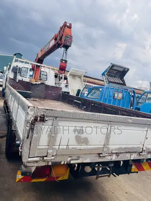 Isuzu Truck with Crane