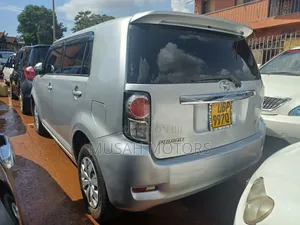 Toyota Corolla Rumion 2010 Silver