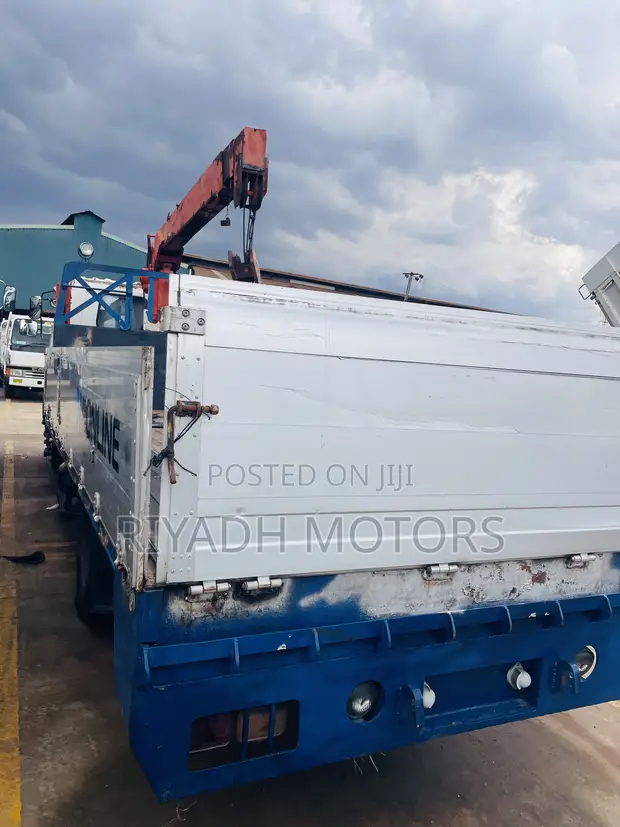 Isuzu Forward 6BG1 Self Loader Truck - 1