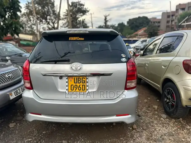 Toyota Wish 2003 Silver - 1