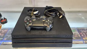 Chipped PS4 Pro + 20 Games