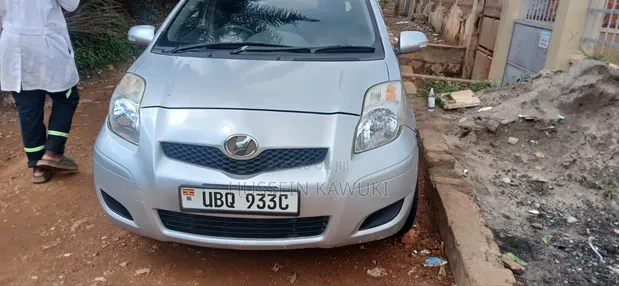 Toyota Vitz 2006 Silver - 1
