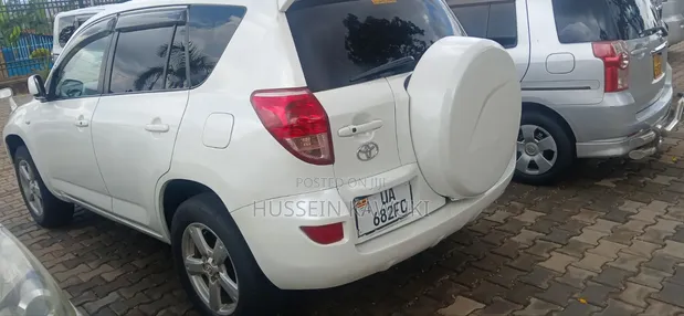 Toyota RAV4 2011 White - 1