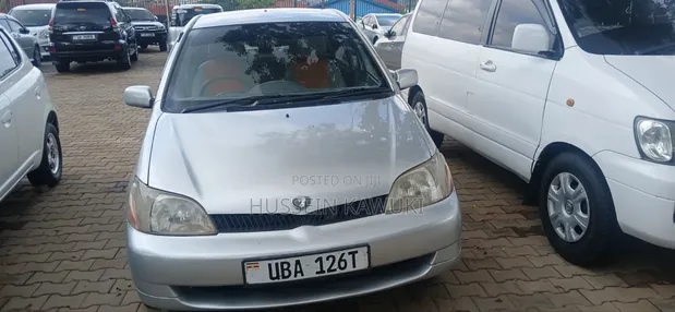 Toyota Platz 2003 Silver - 1