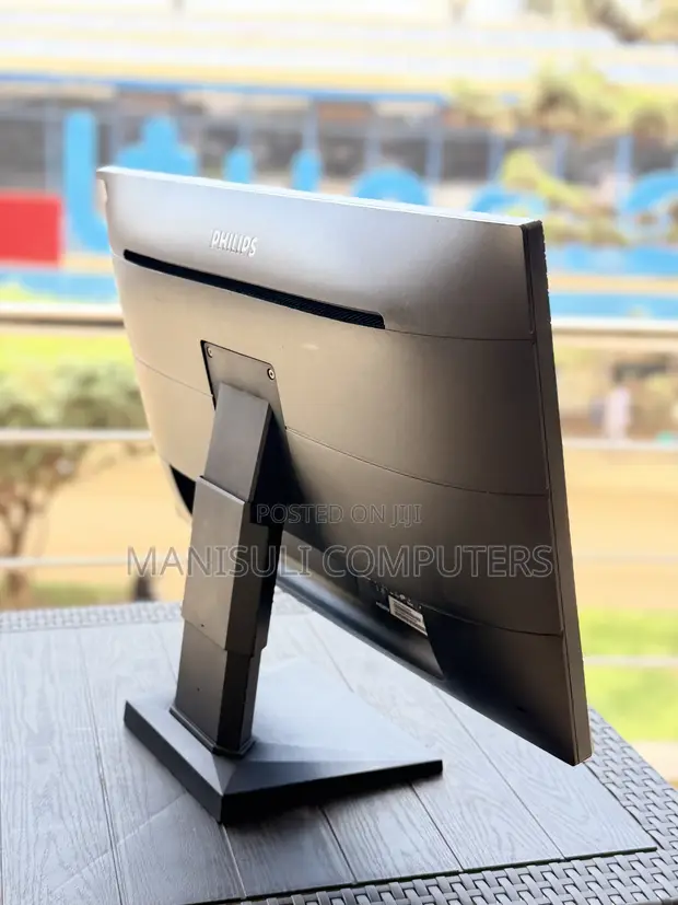 Philips 27-Inch IPS Monitor - 1