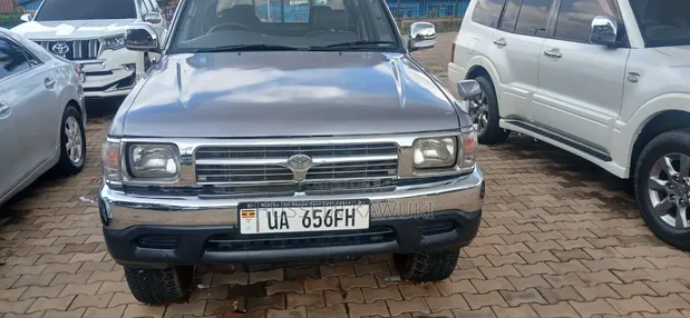 Toyota Hilux 2.5 Cab Pickup 2005 Gray - 1