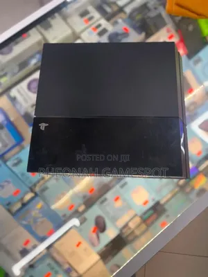 PS4 Standard Bundle: 13 Games, 2 Controllers