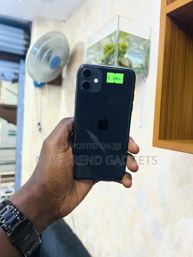 Apple iPhone 11 256GB Black - 1