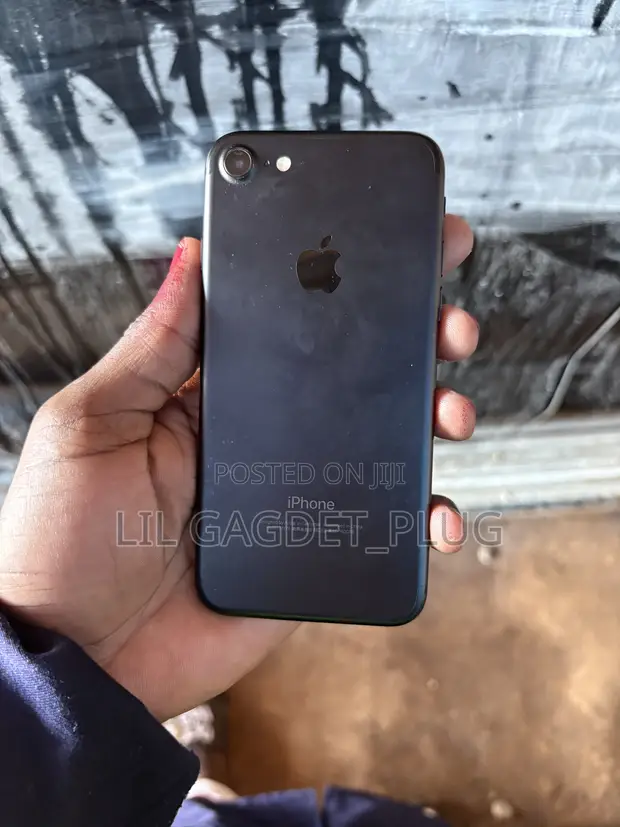 Apple iPhone 7 32GB Black - 1