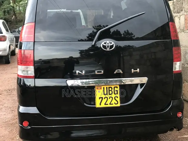Toyota Noah 2006 Black - 1