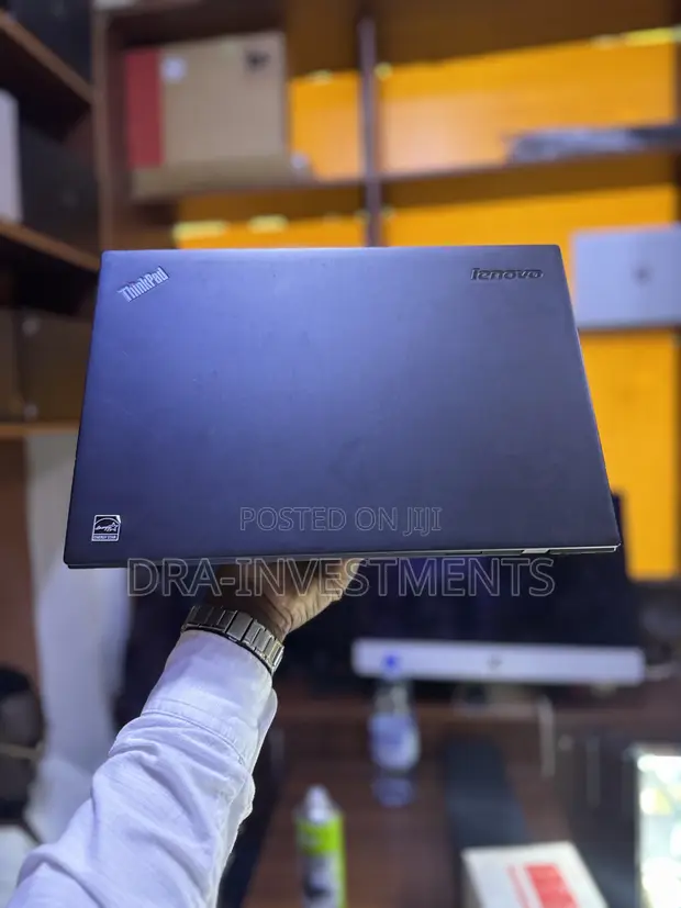 Lenovo ThinkPad X1 Carbon Laptop - 1