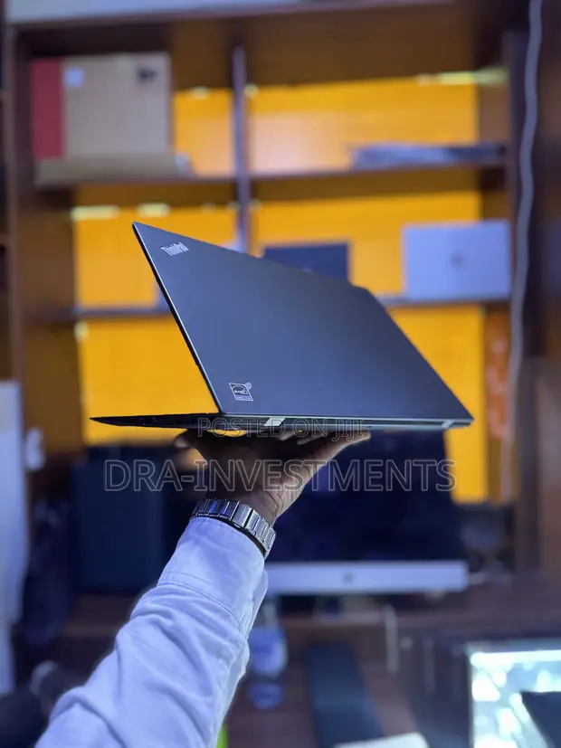 Lenovo ThinkPad X1 Carbon Laptop - 1