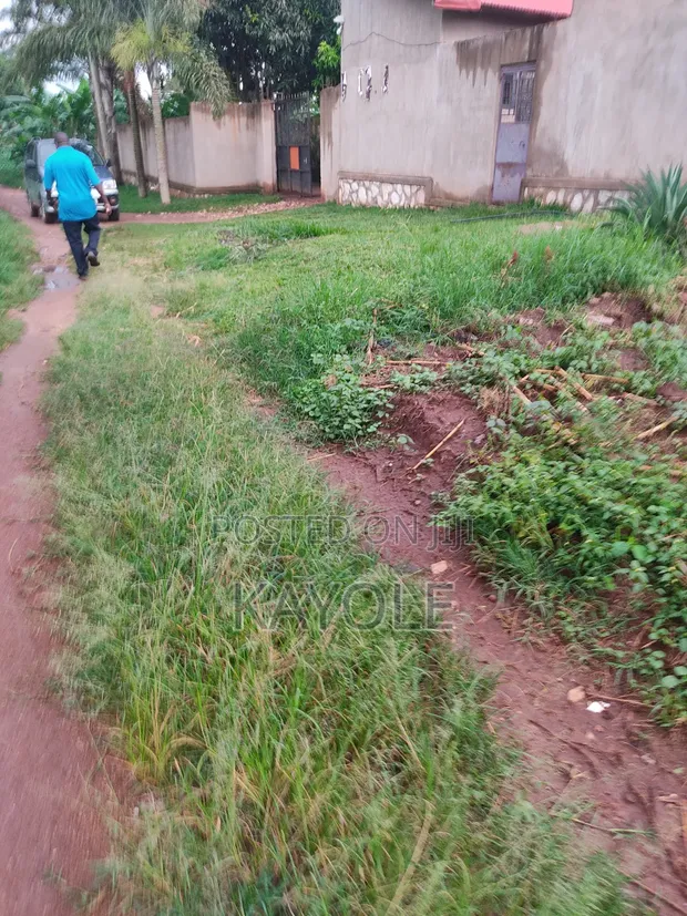 100x100ft Commercial Land for Sale, Buwambo Lugo - 1