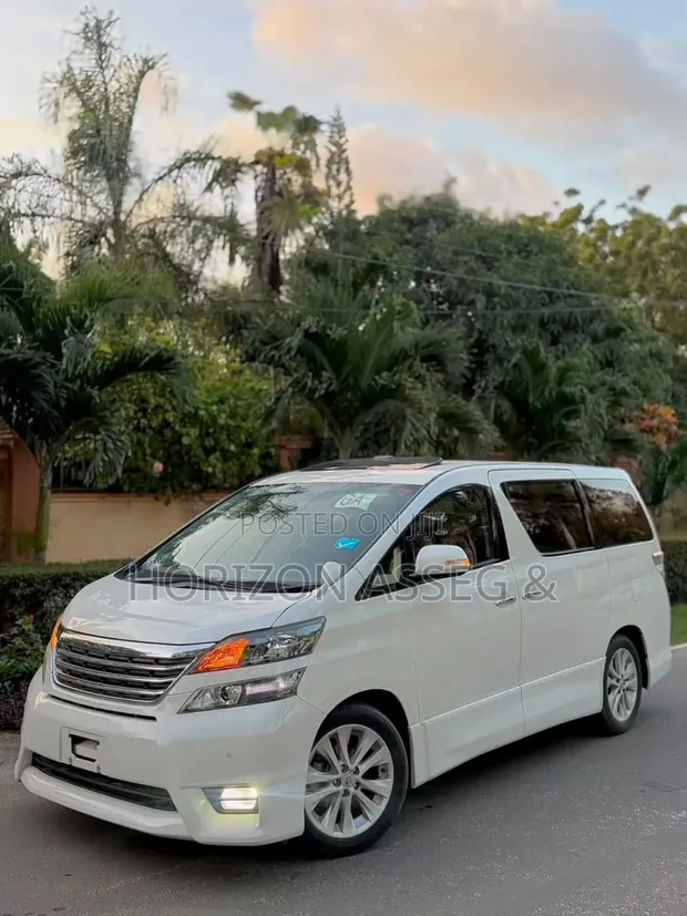 Toyota Vellfire V 2.4 4WD 7-Seater 2012 White - 1