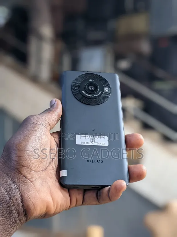 Sharp Aquos R8s Pro 256GB Black - 1