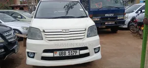 Toyota Noah 2005 White