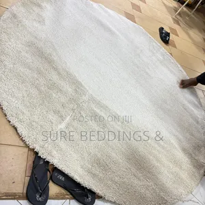 Brand New Round Shaggy Rug 200x200cm