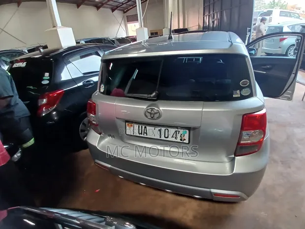 Toyota IST 2012 Silver - 1