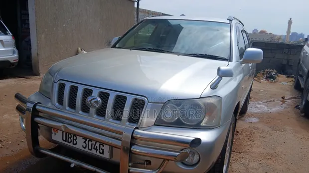 Toyota Kluger 2004 Silver - 1