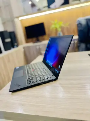 Lenovo ThinkPad X1 Carbon (7th Gen) Laptop