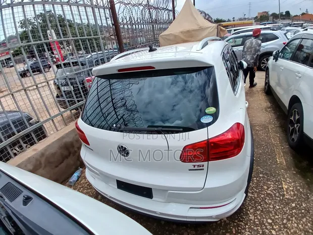 Volkswagen Tiguan S 4Motion 2015 SUV - 1