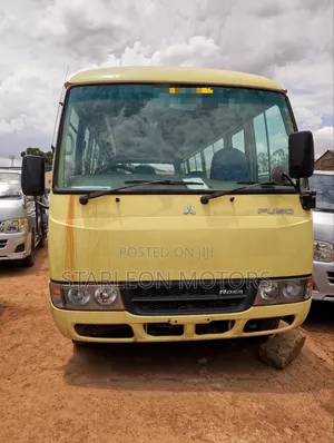 Mitsubishi Fuso Rosa 2016 - Yellow