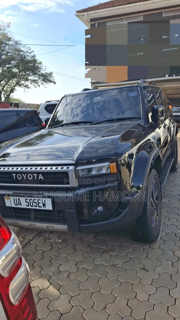 Toyota Land Cruiser 2024 Black - 1