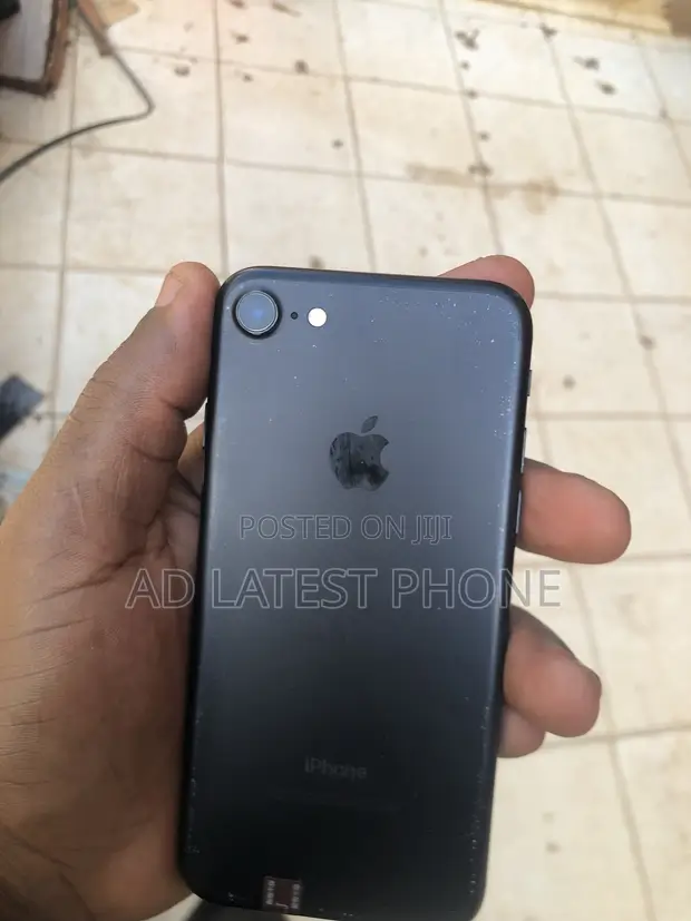 Apple iPhone 7 32GB Black - 1