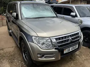 Mitsubishi Pajero 2010 Gold