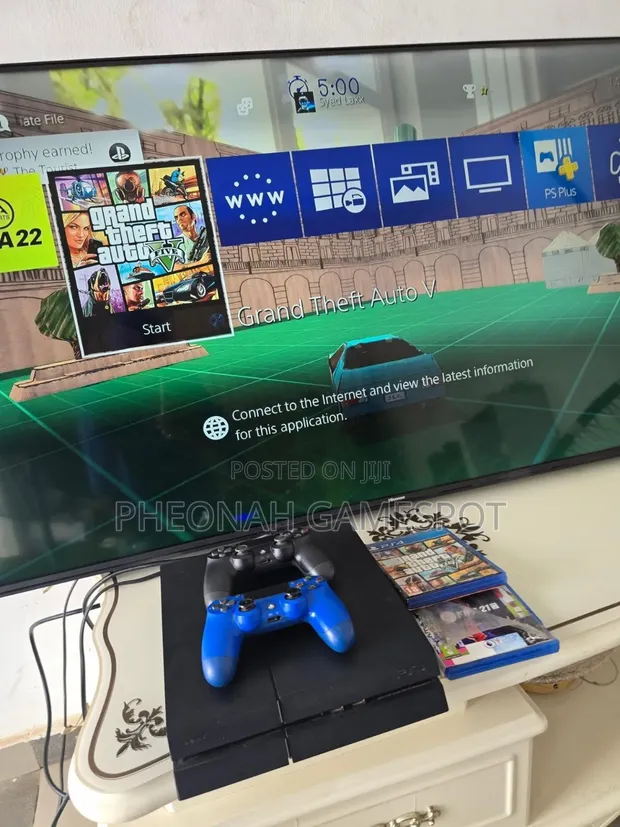 PS4 Standard Console - 1
