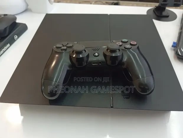 PS4 Standard Console - 1