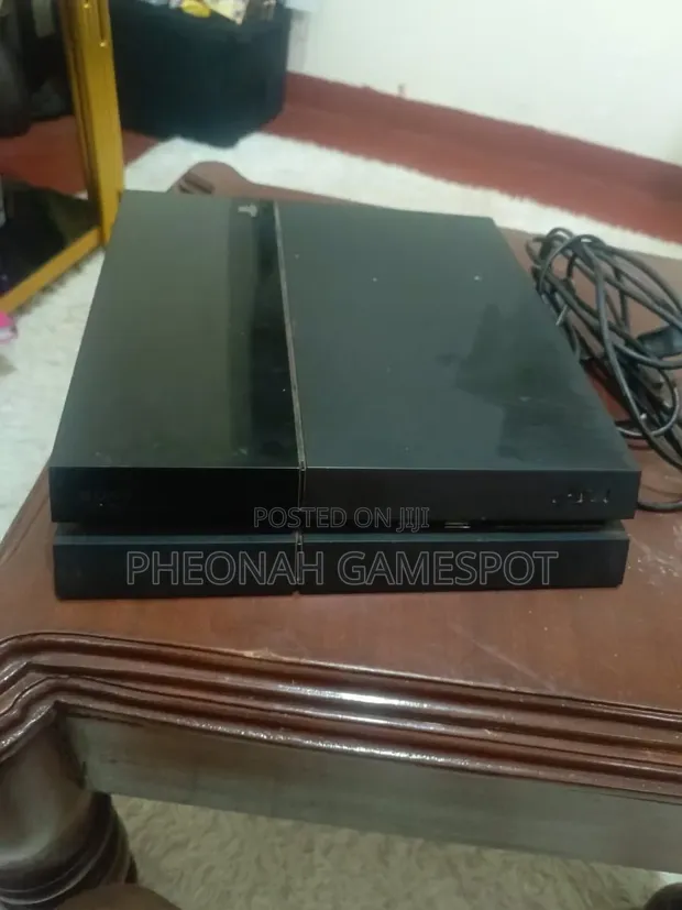 PS4 Standard Console (500GB) - 1