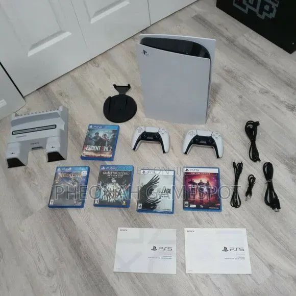 PlayStation 5 Standard Edition - 1